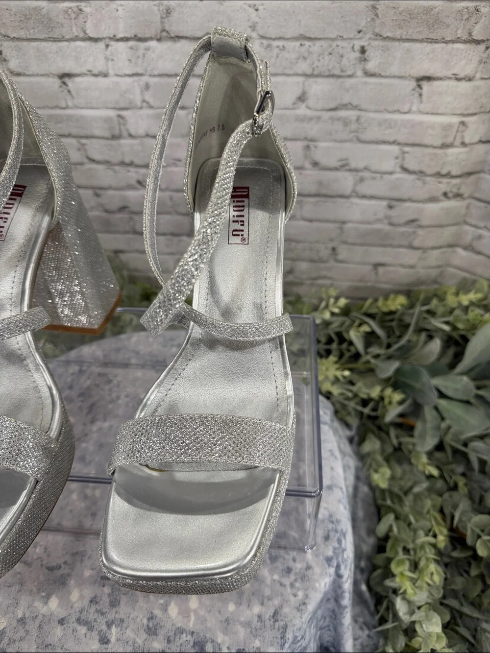 IDIFU “Fay” Silver Sparkle Square Toe Stack Heel Fashion Sandals WMS 7.5M 🩶 EUC